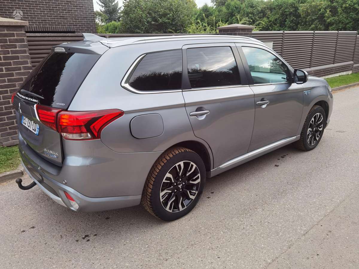 Mitsubishi Outlander - 11