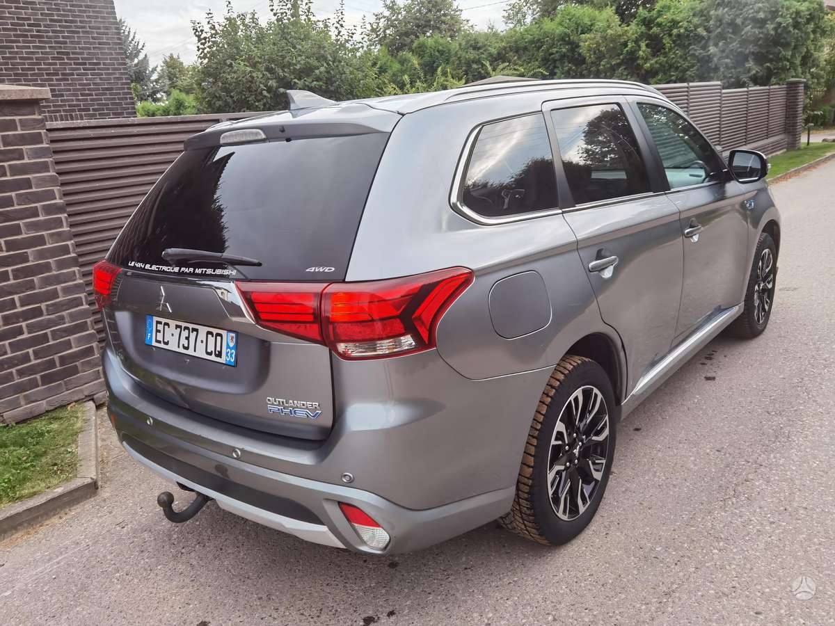 Mitsubishi Outlander - 2