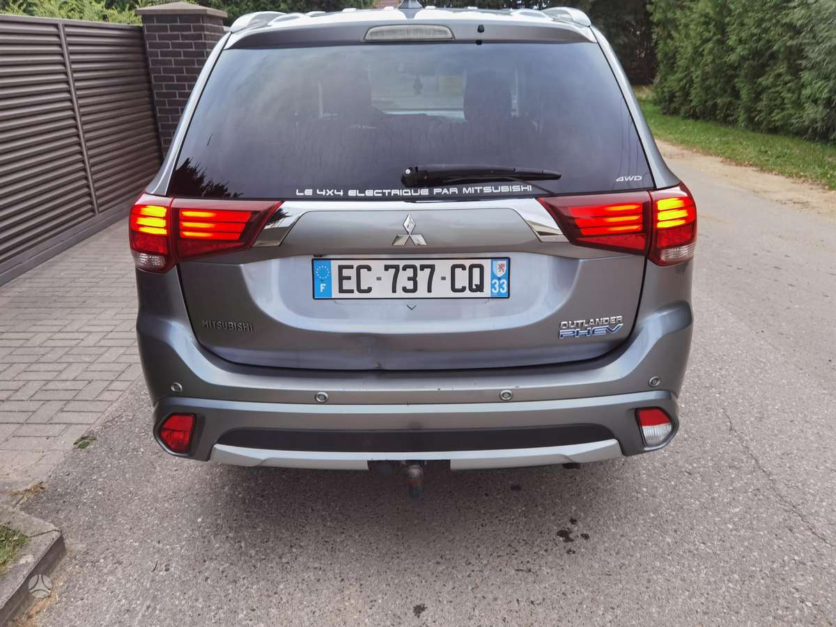 Mitsubishi Outlander - 12
