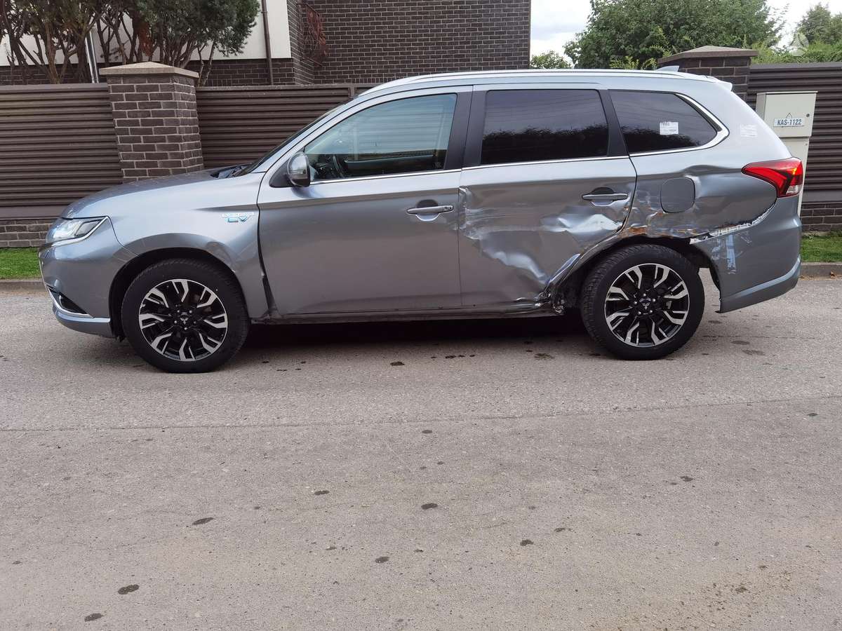 Mitsubishi Outlander - 8