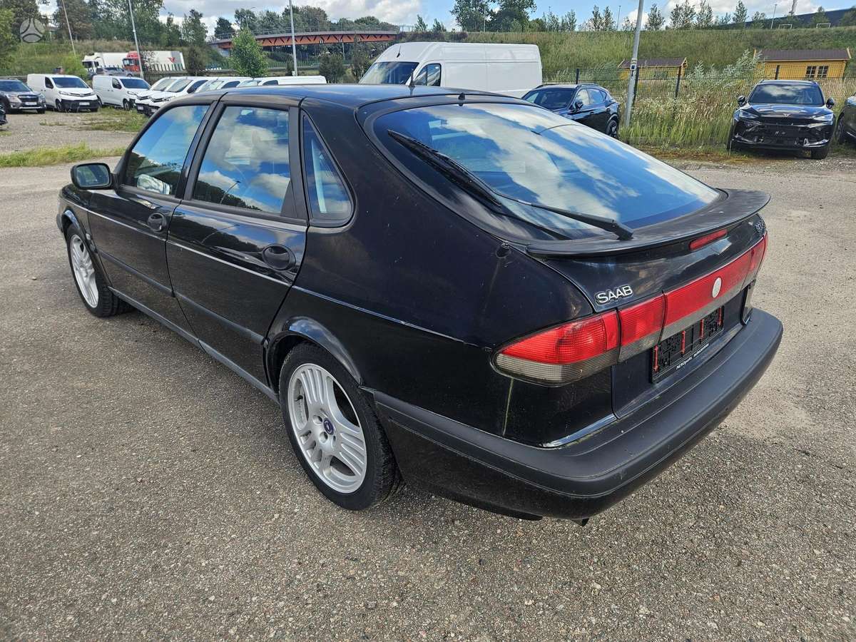 Saab 900, 2.0 l., hatchback