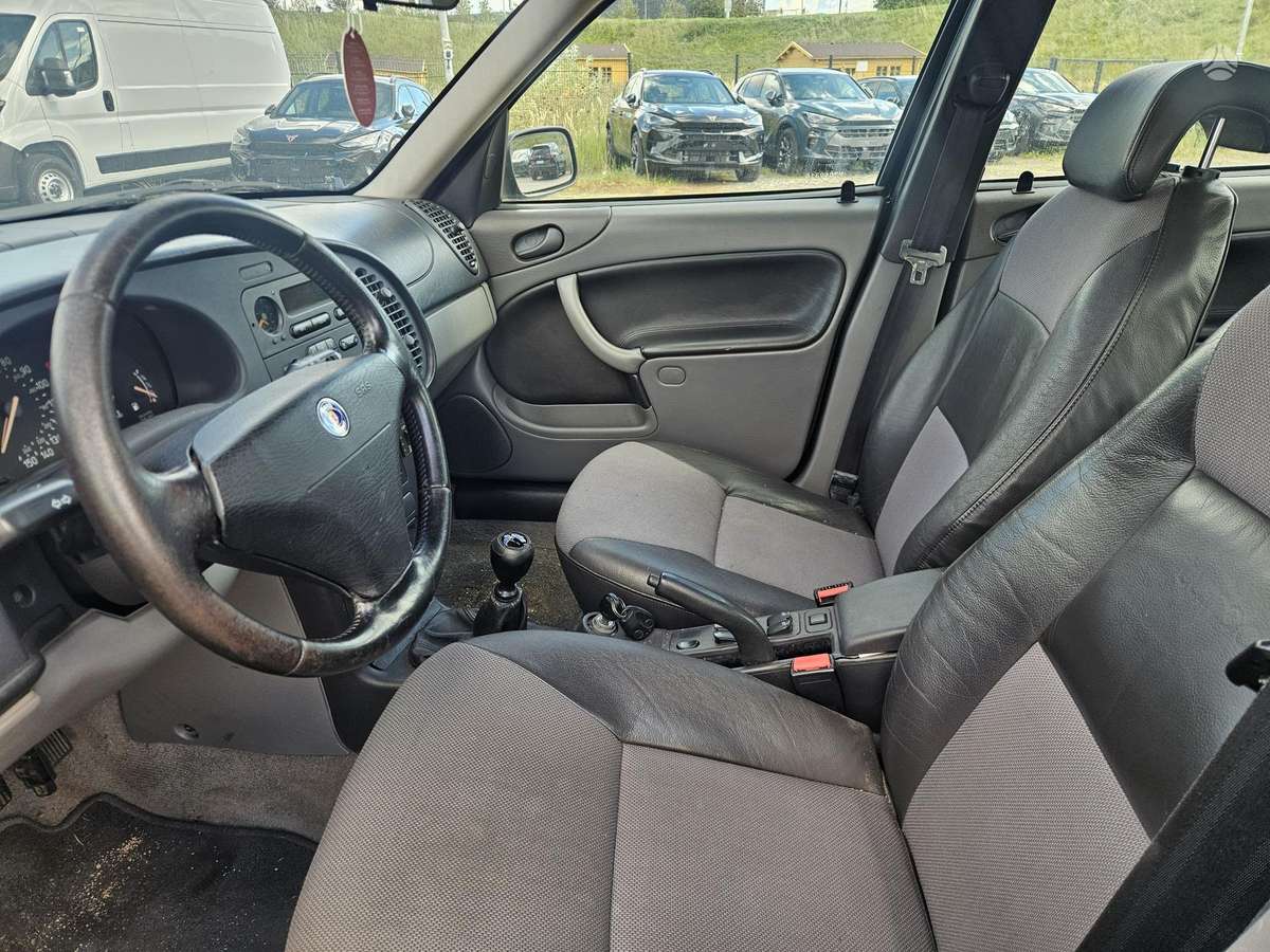 Saab 900, 2.0 l., hatchback