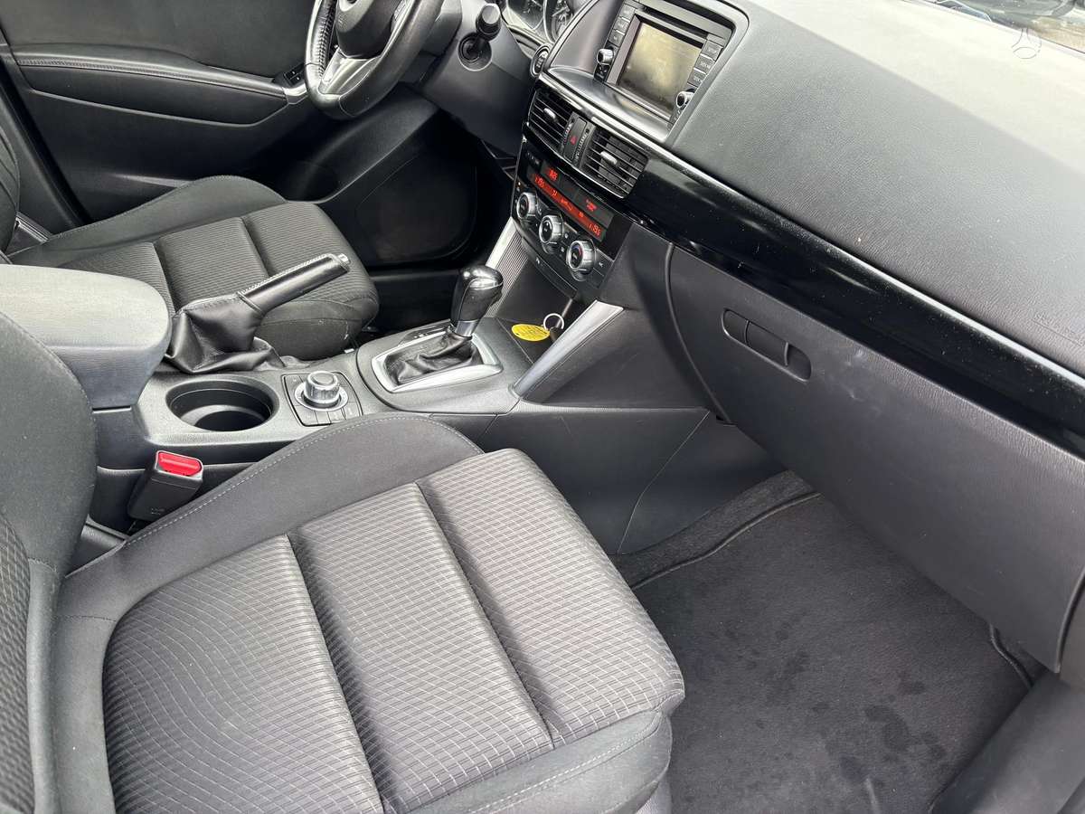 Mazda CX-5, 2.2 l., off-road / crossover
