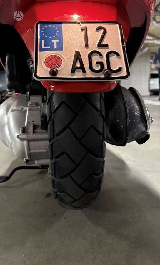 Piaggio Vespa 125cc, scooters / mopeds