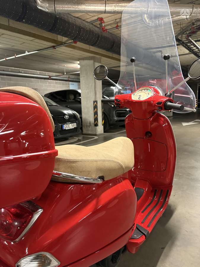 Piaggio Vespa 125cc, scooters / mopeds
