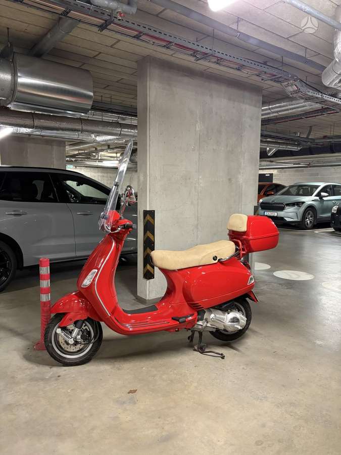 Piaggio Vespa 125cc, scooters / mopeds