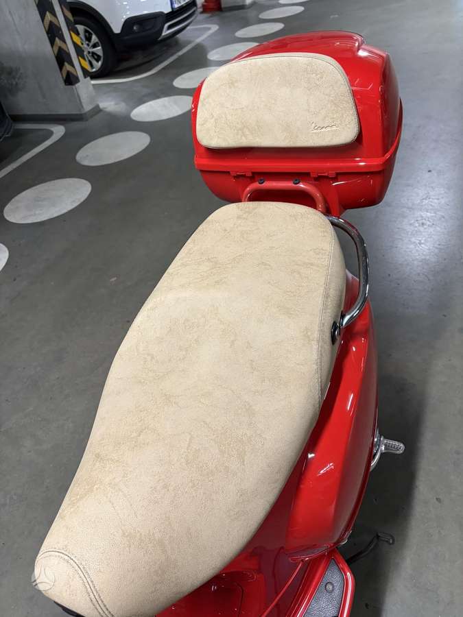 Piaggio Vespa 125cc, scooters / mopeds