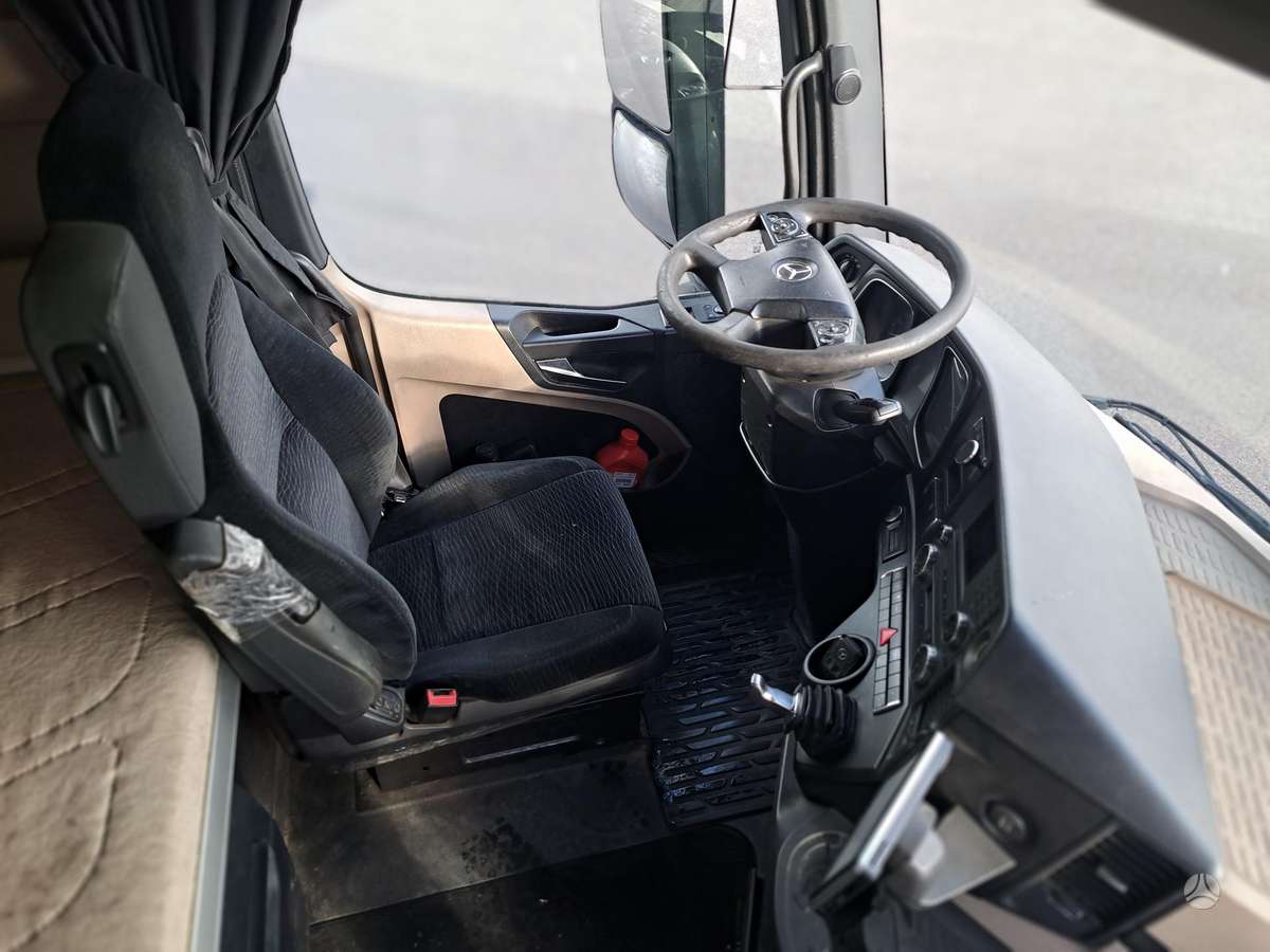 Mercedes-Benz Actros, isothermal trucks