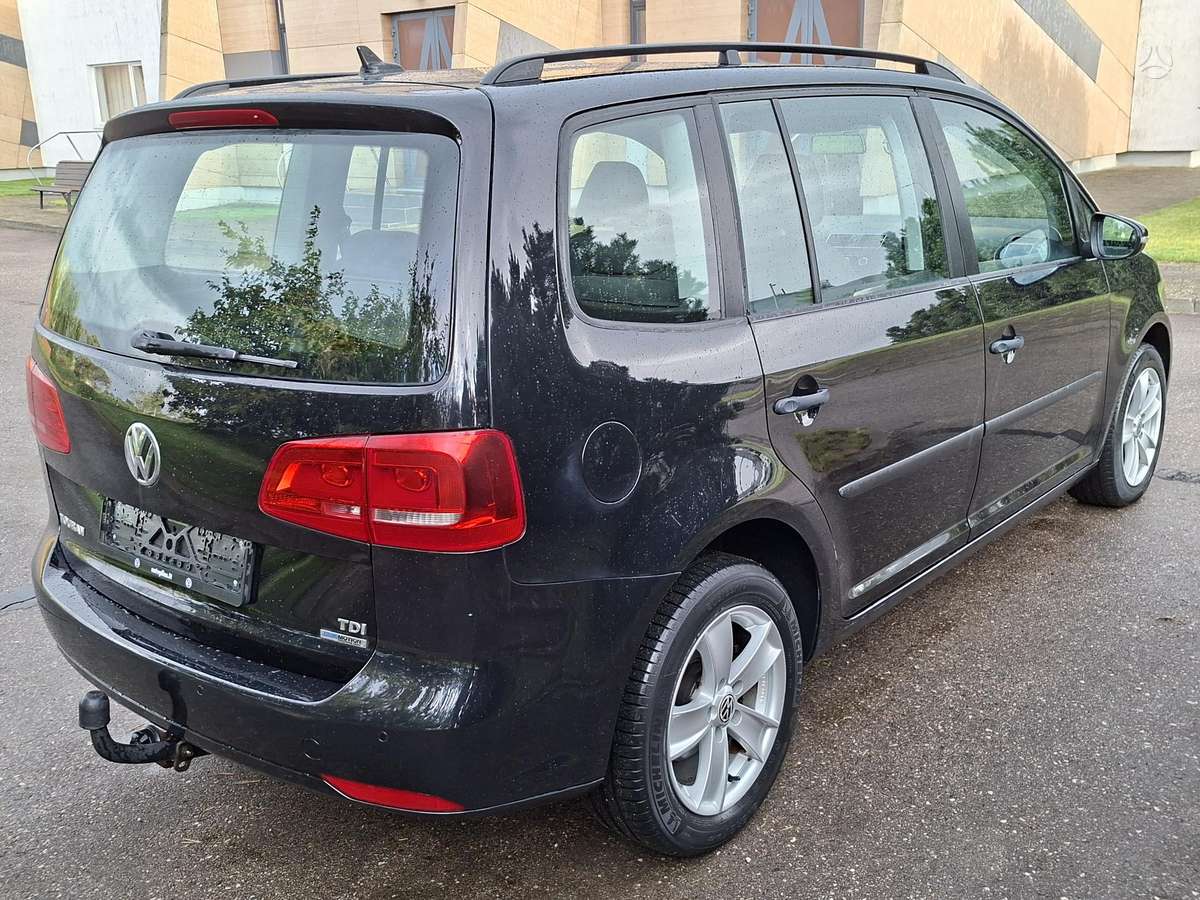 Volkswagen Touran - 4