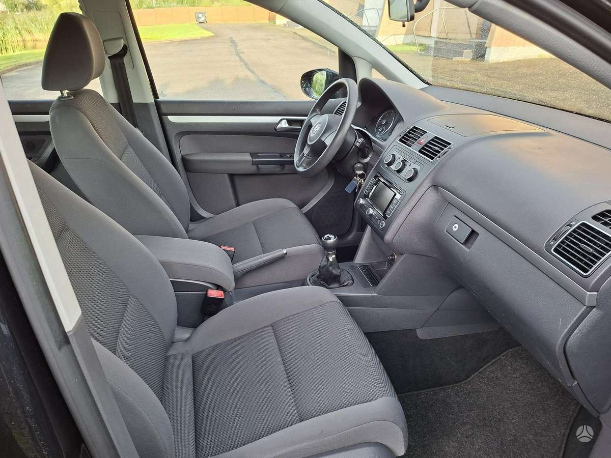 Volkswagen Touran - 8