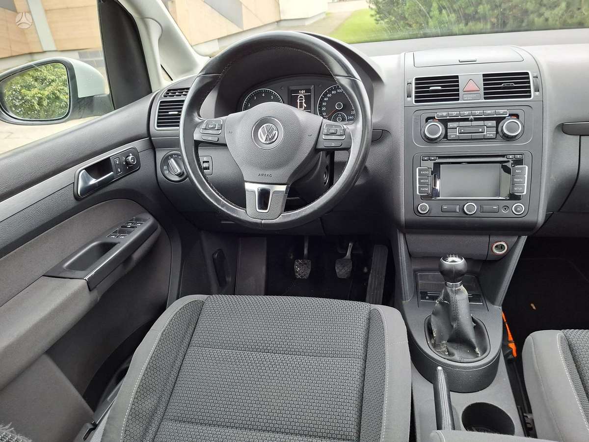 Volkswagen Touran - 6