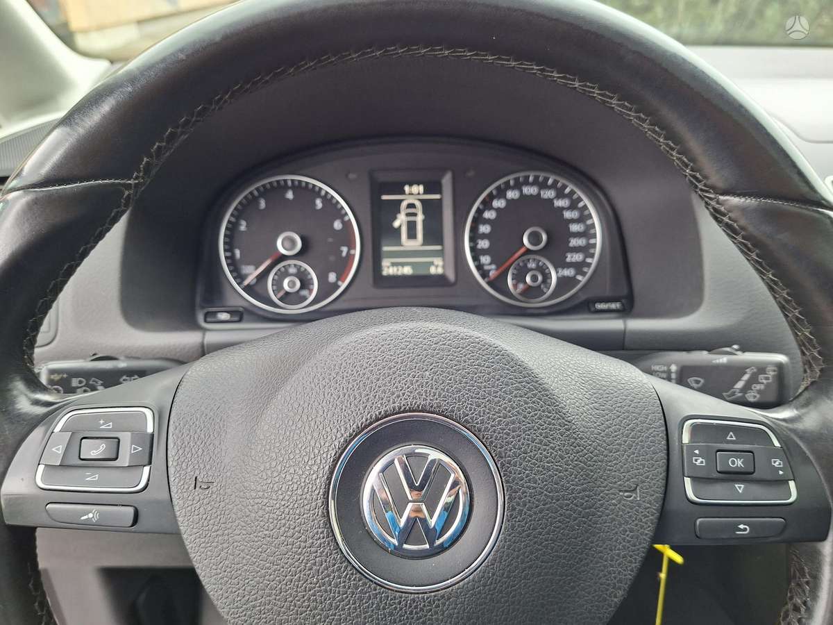 Volkswagen Touran - 10
