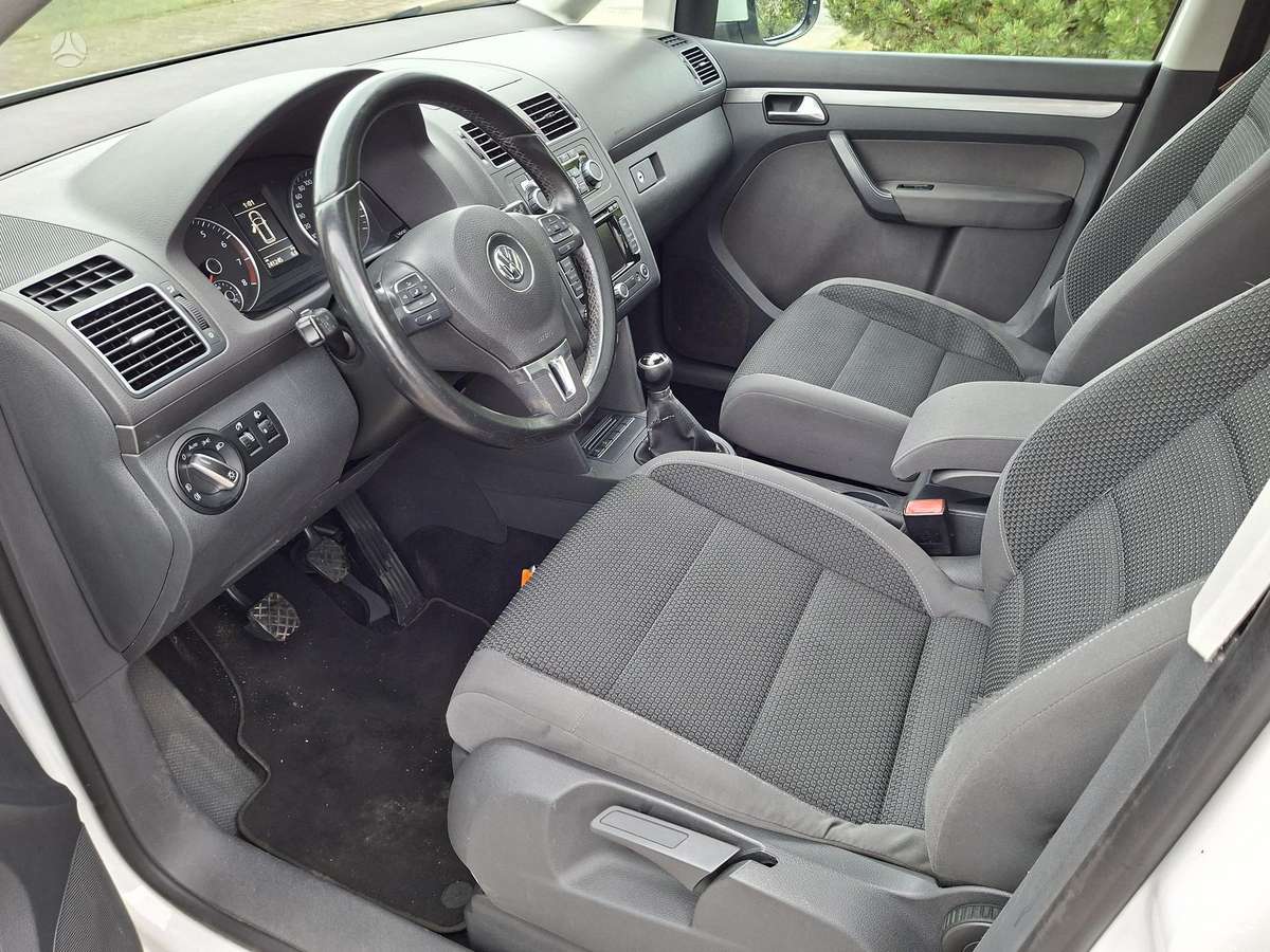 Volkswagen Touran - 11