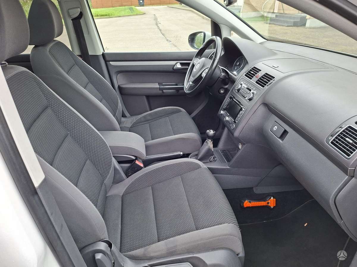 Volkswagen Touran - 12