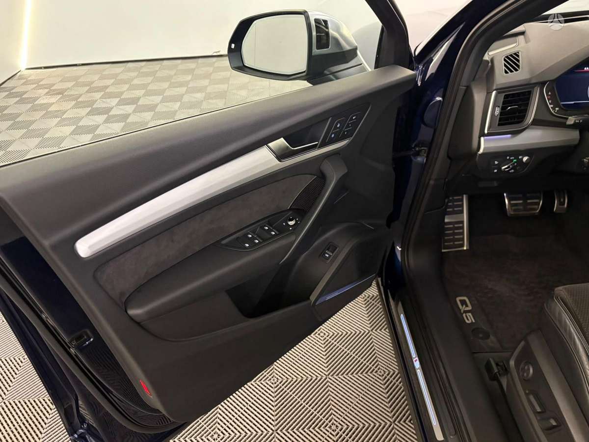 Audi SQ5, 3.0 l., off-road / crossover