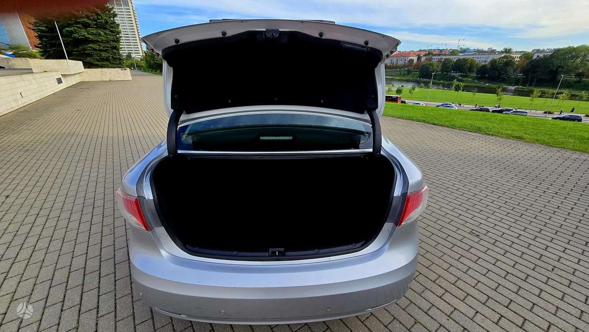Toyota Avensis - 5