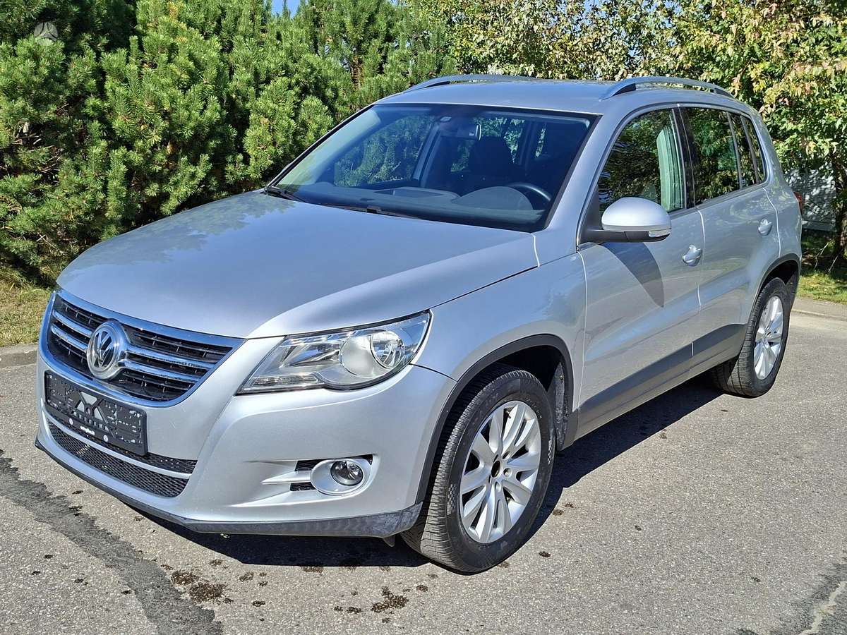 Volkswagen Tiguan - 1