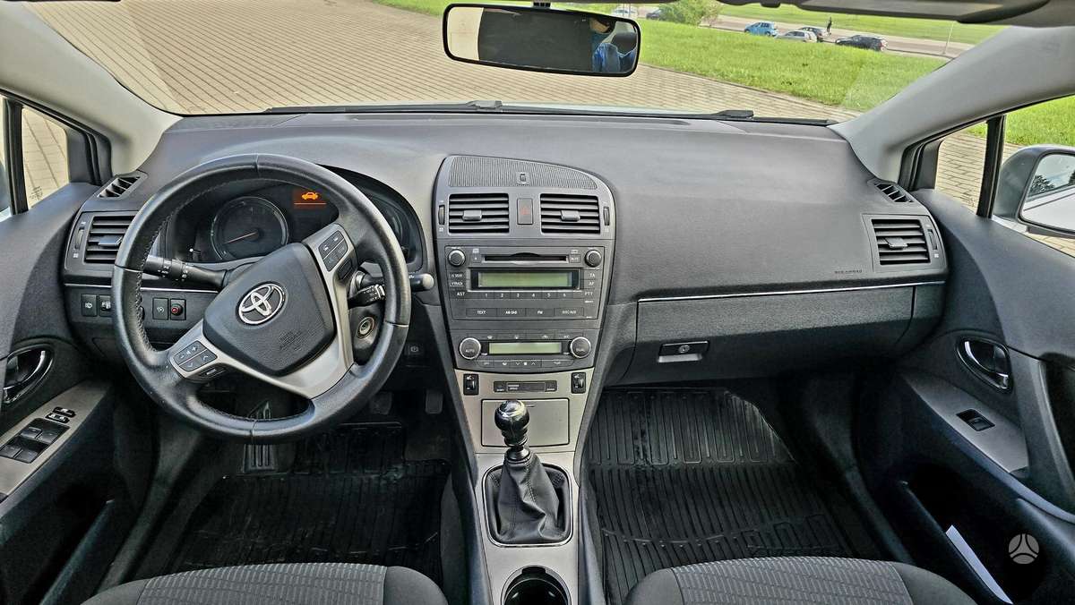 Toyota Avensis - 8