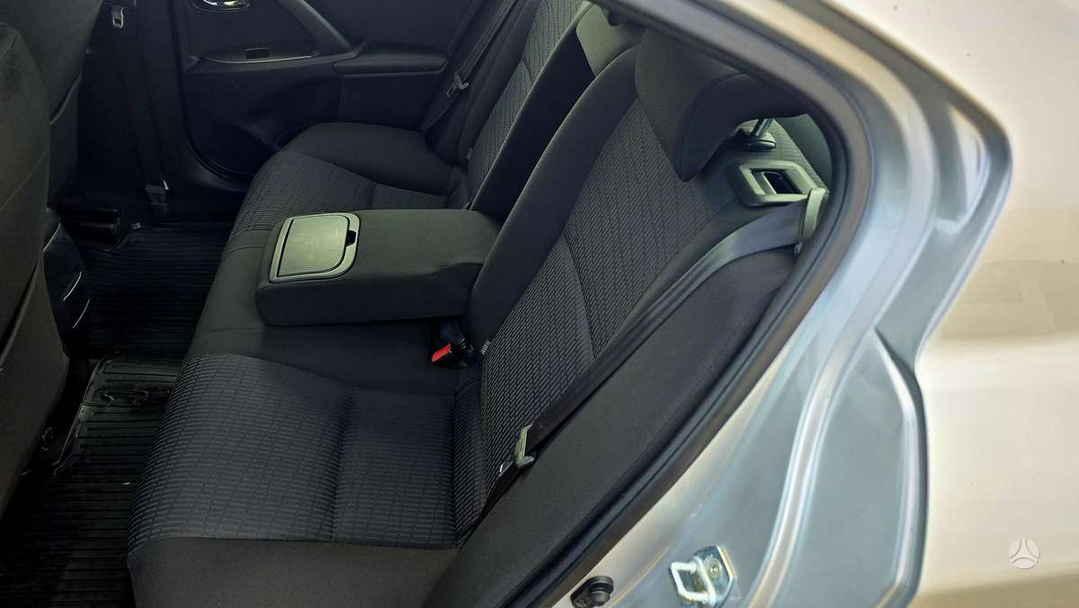 Toyota Avensis - 9