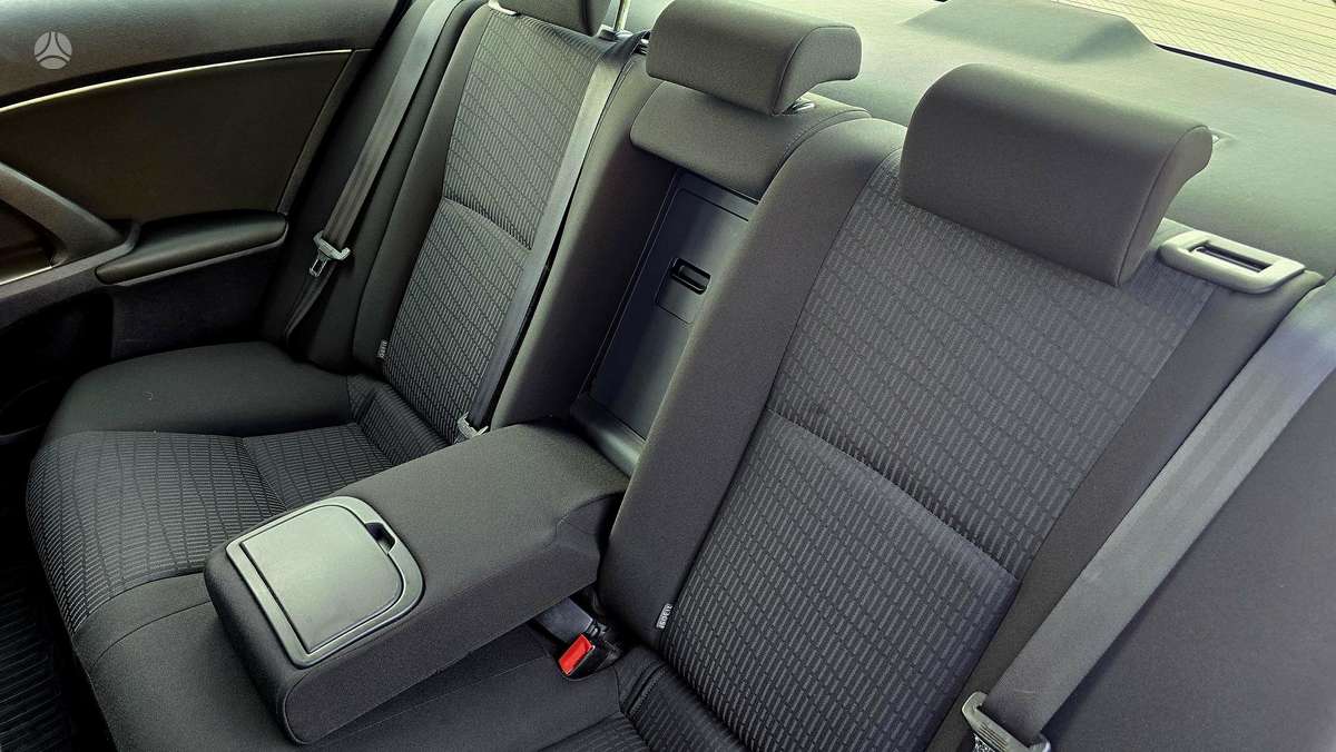 Toyota Avensis - 10