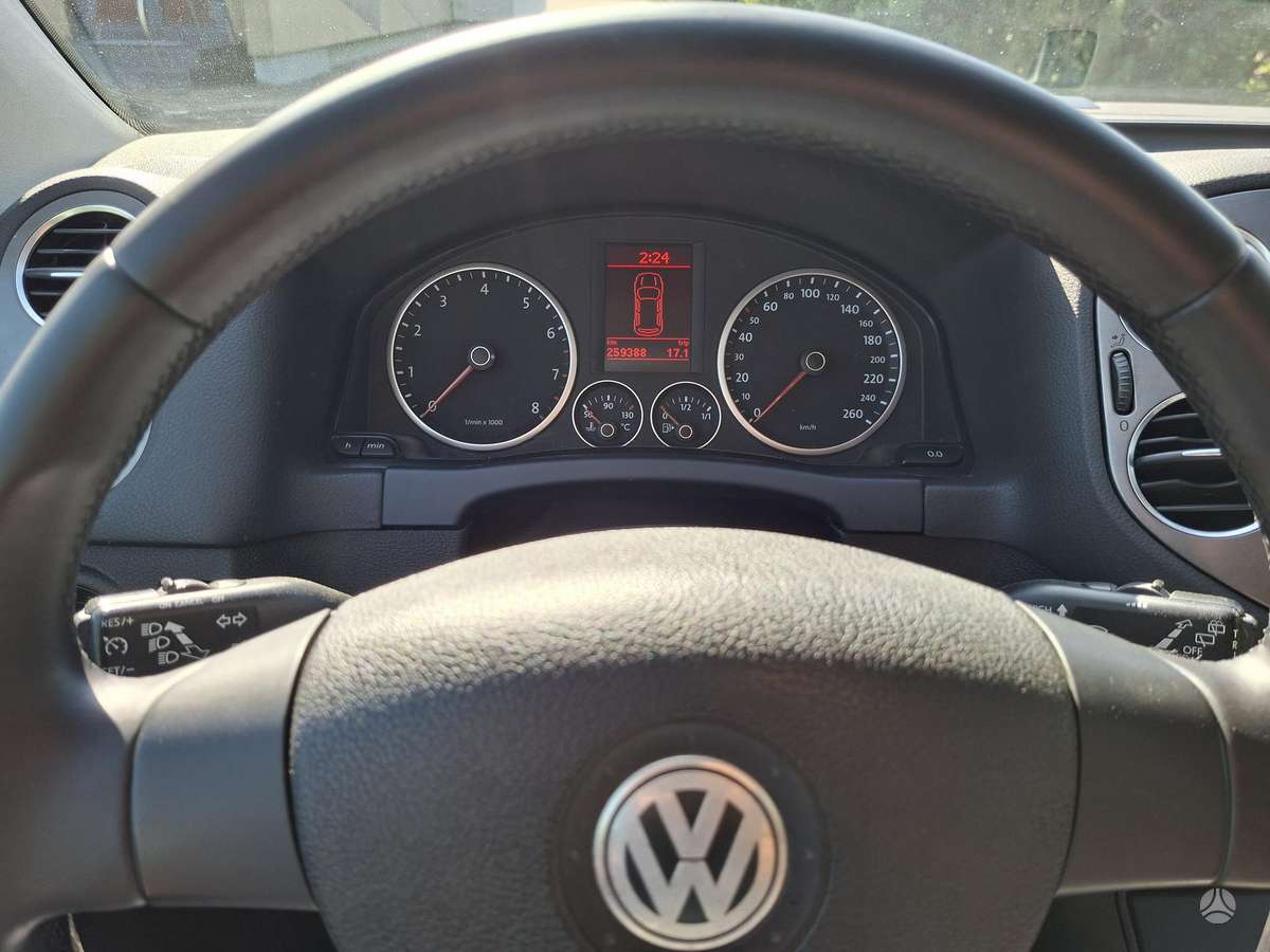 Volkswagen Tiguan - 7