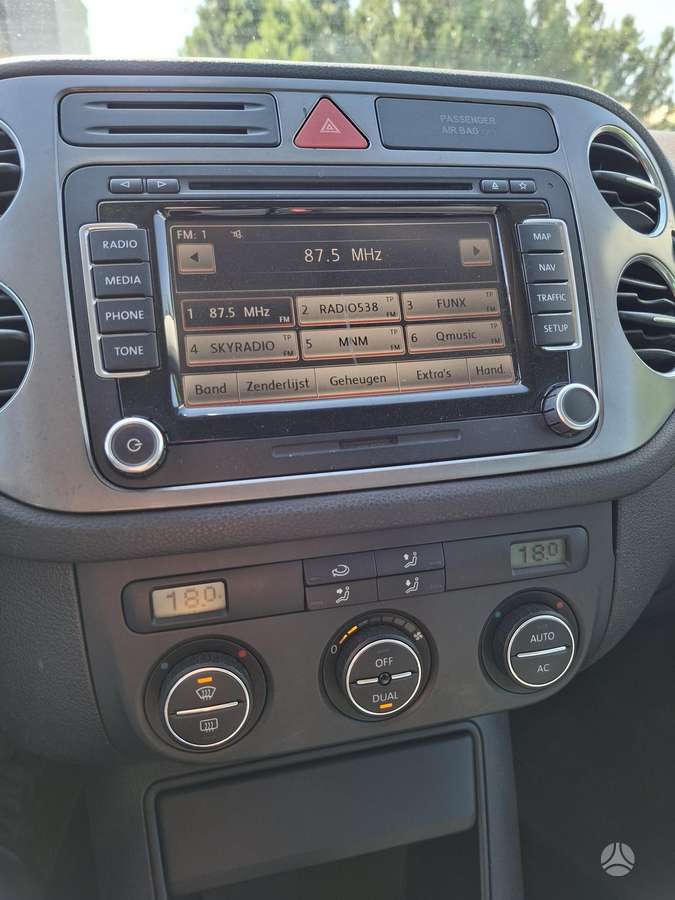 Volkswagen Tiguan - 9