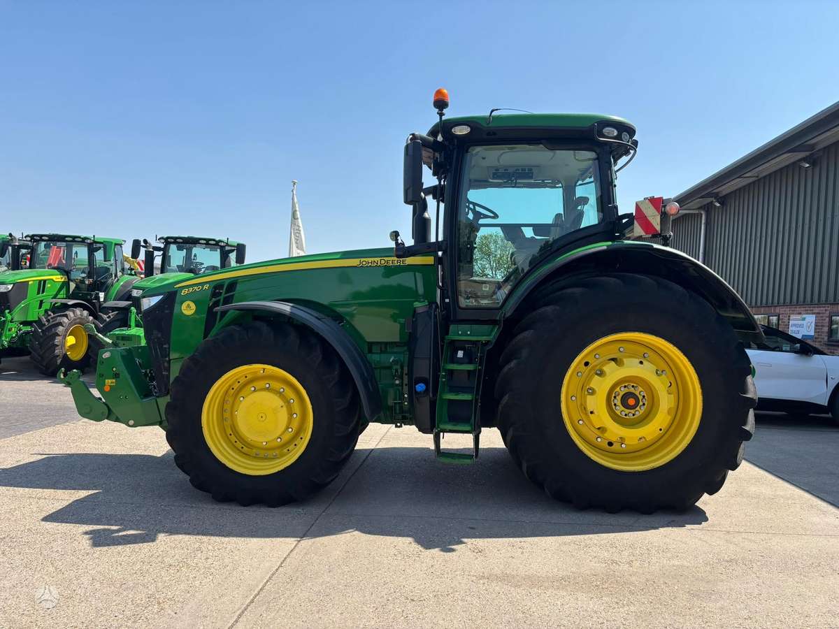 John Deere 8370R, traktoriai
