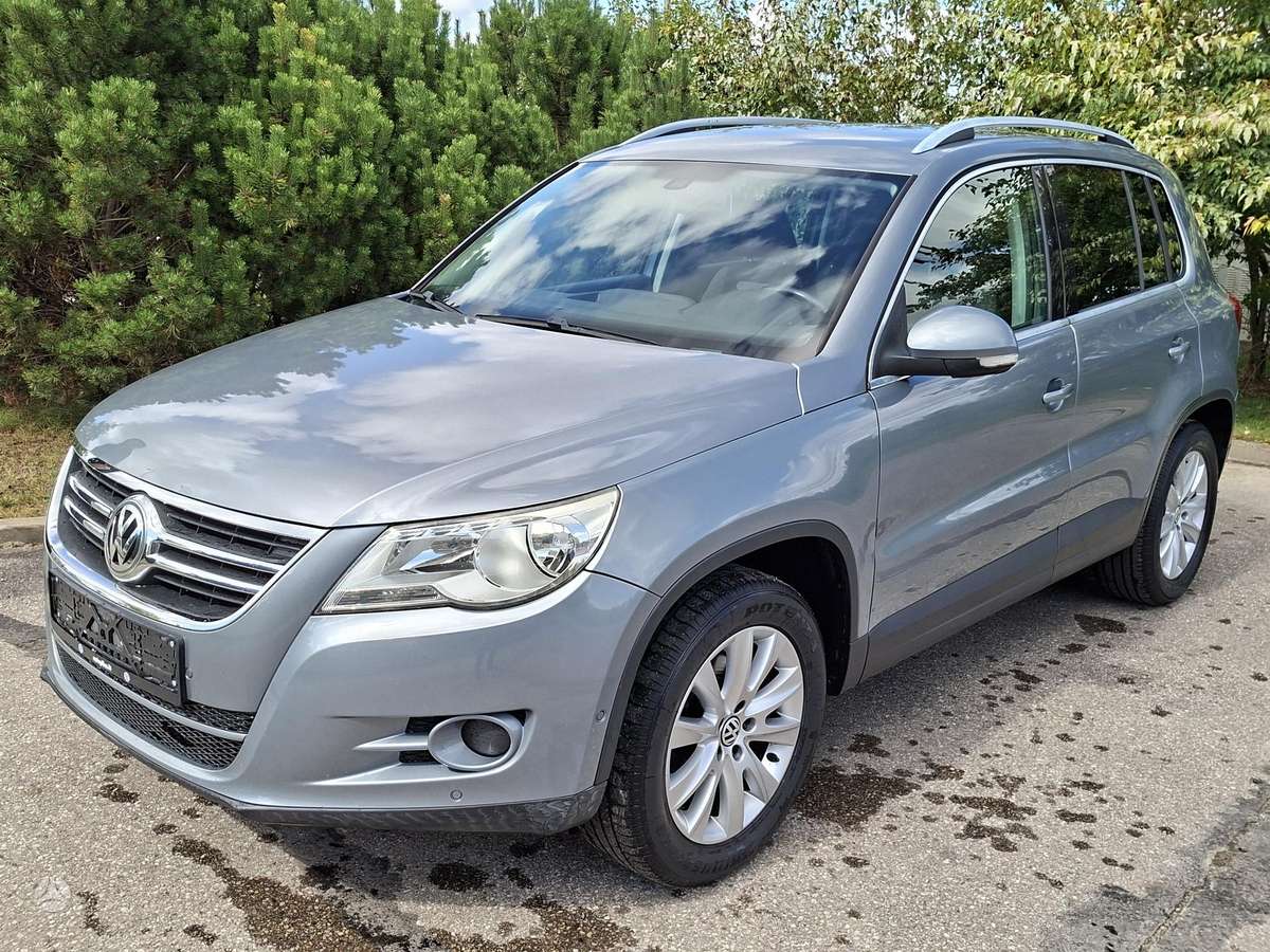 Volkswagen Tiguan - 1
