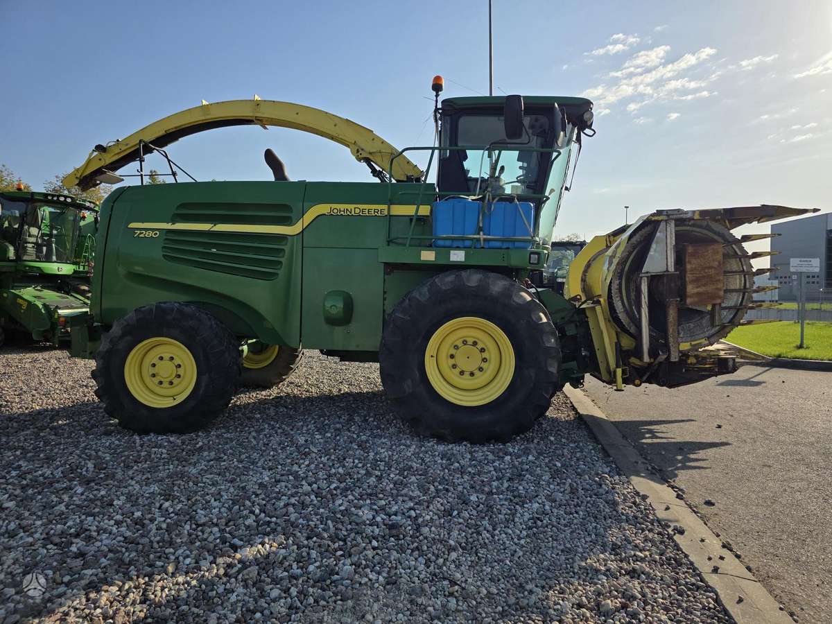 John Deere 7280, savaeigiai smulkintuvai
