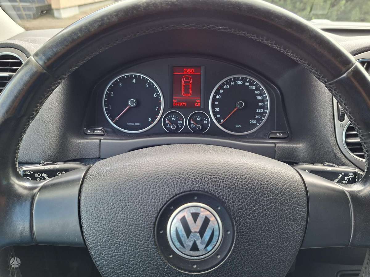 Volkswagen Tiguan - 8