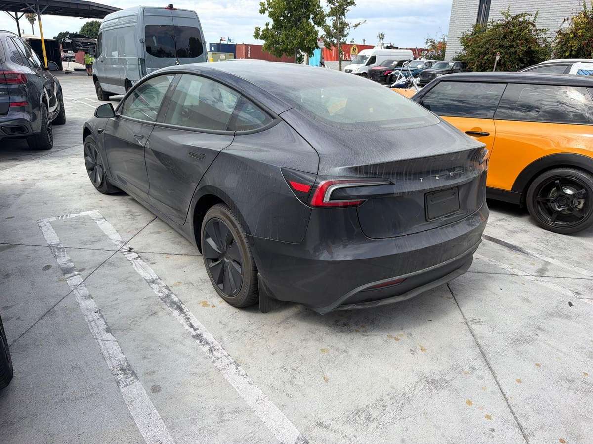 Tesla Model 3 - 2