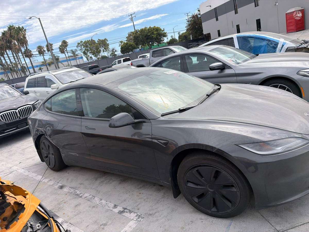 Tesla Model 3, 82 kWh, hatchback