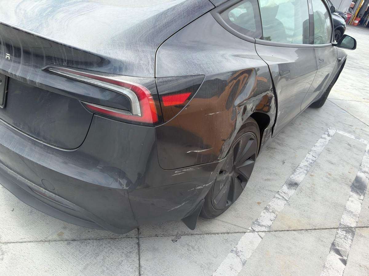 Tesla Model 3 - 7