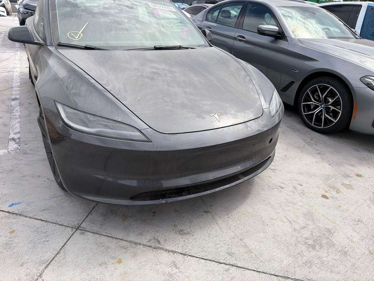 Tesla Model 3 - 12