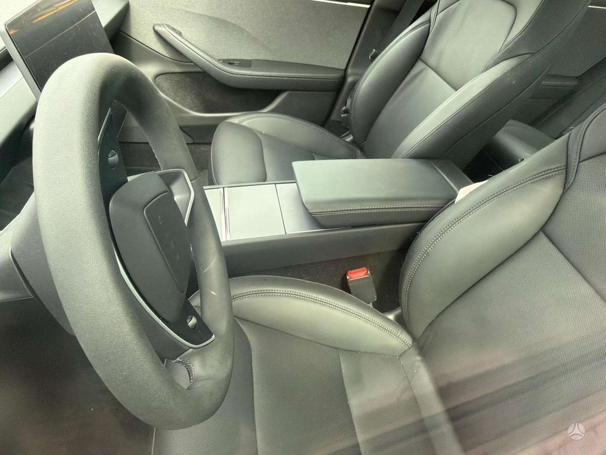 Tesla Model 3, 82 kWh, hatchback