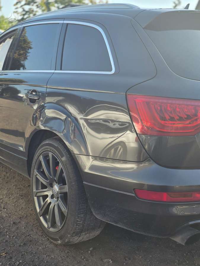 Audi Q7 dalimis