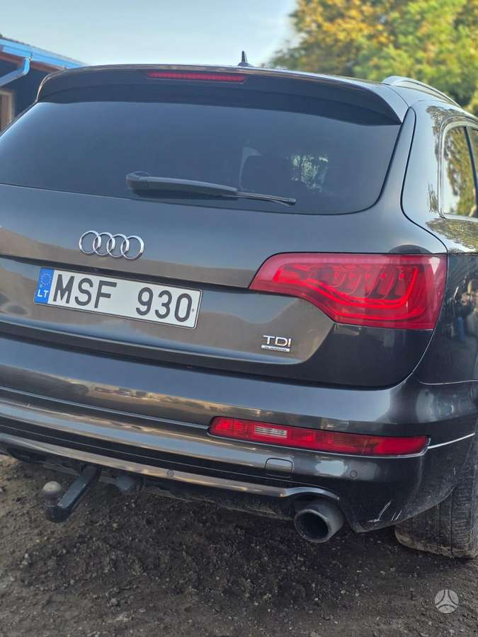 Audi Q7 dalimis