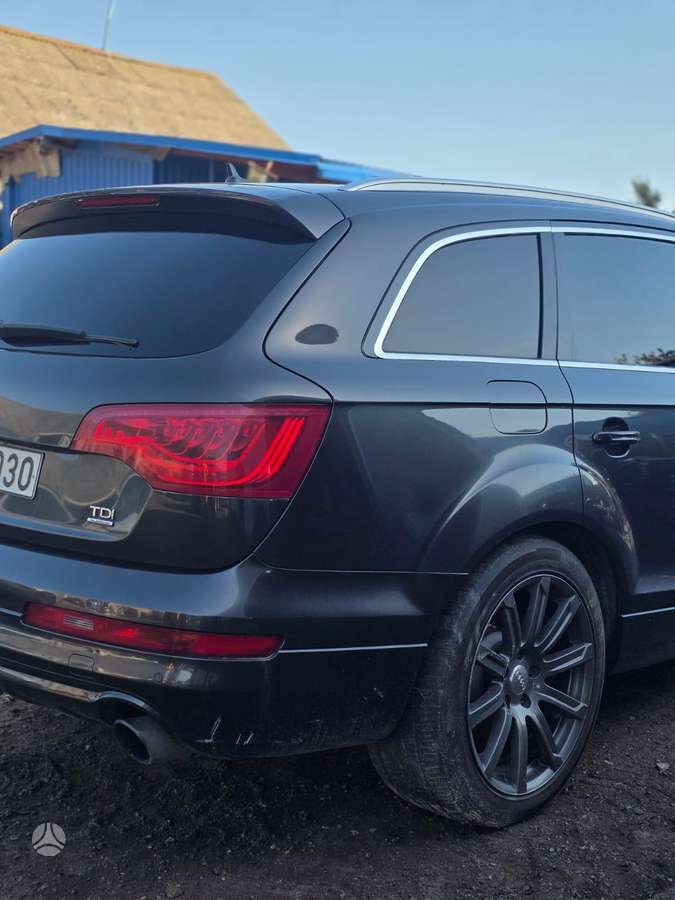 Audi Q7 dalimis