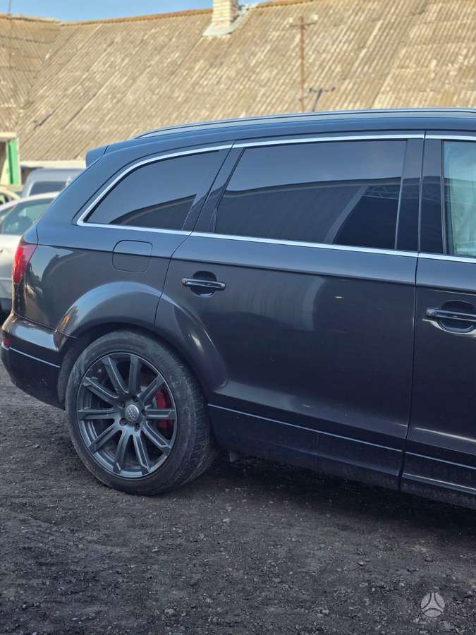 Audi Q7 dalimis
