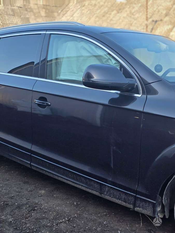 Audi Q7 dalimis