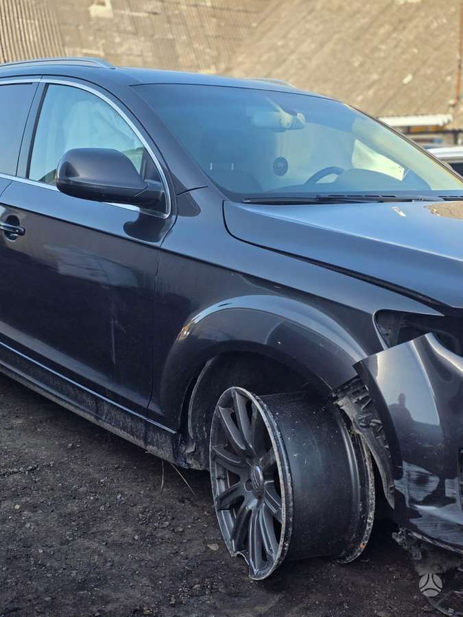 Audi Q7 dalimis