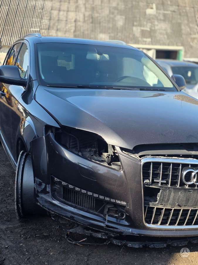 Audi Q7 dalimis
