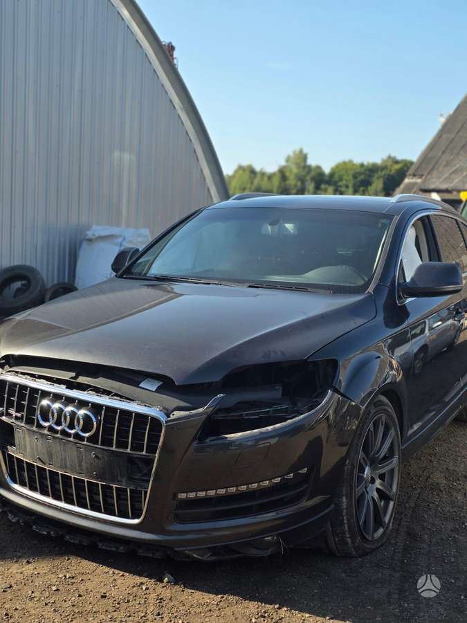 Audi Q7 dalimis