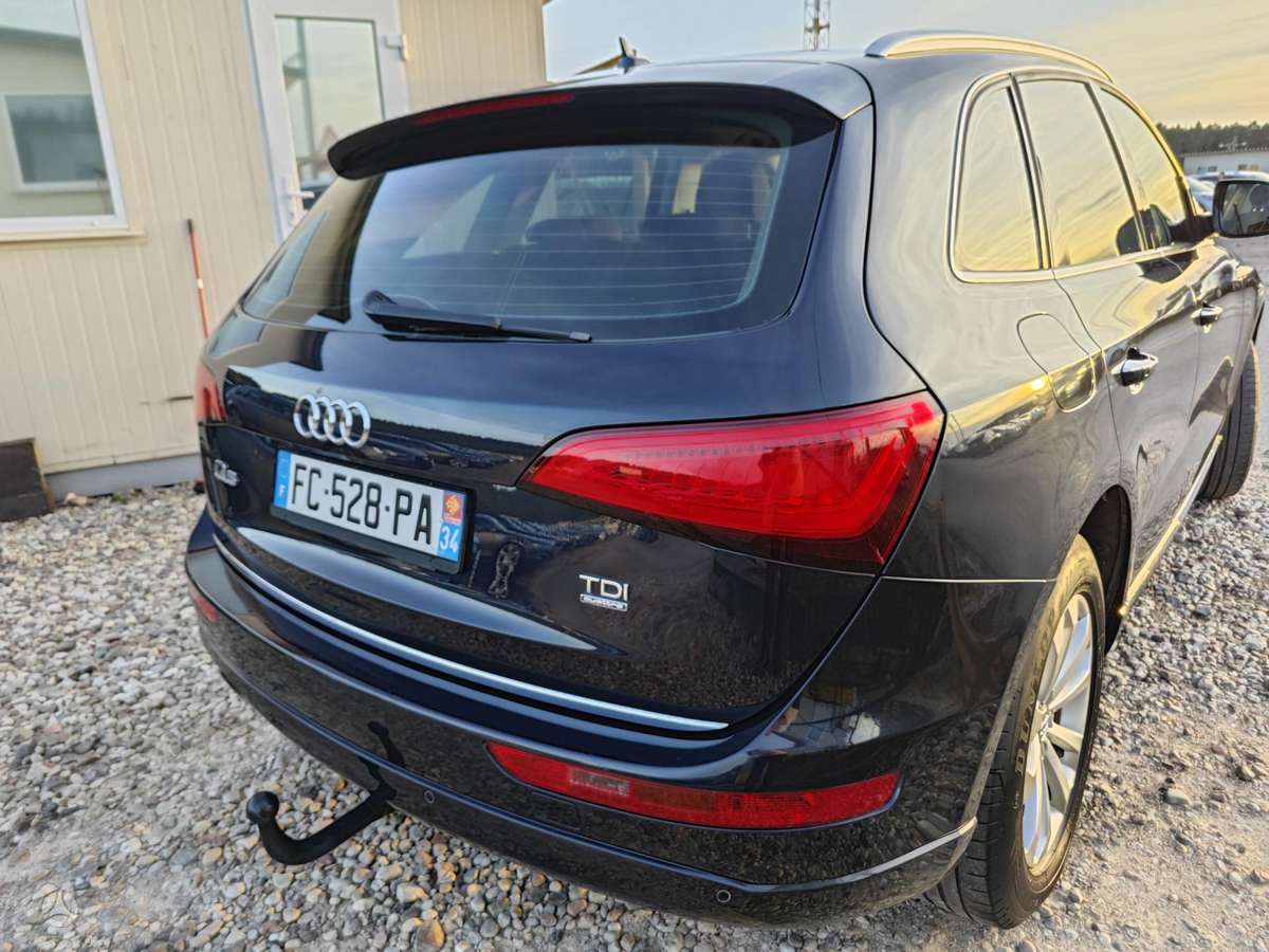 Audi Q5, 2.0 l., off-road / crossover