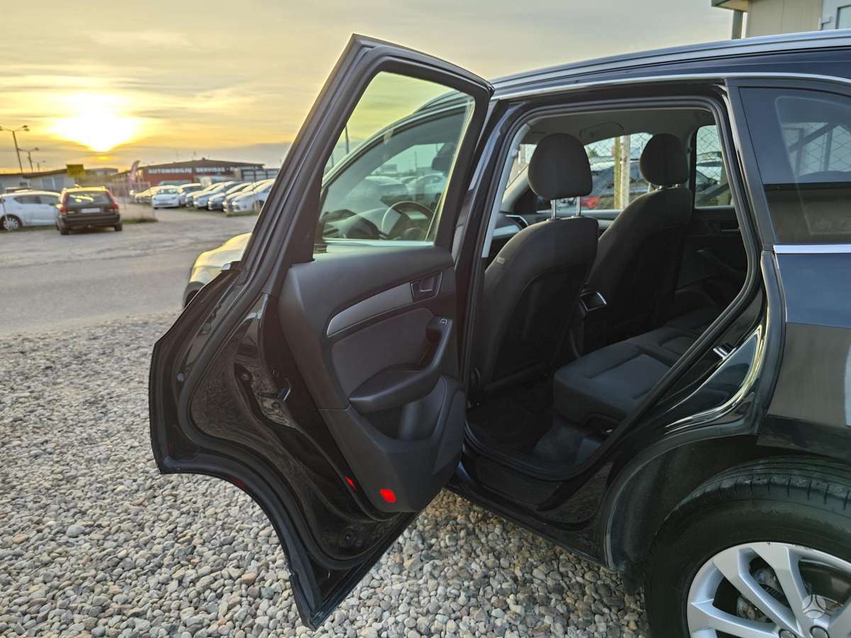 Audi Q5, 2.0 l., off-road / crossover