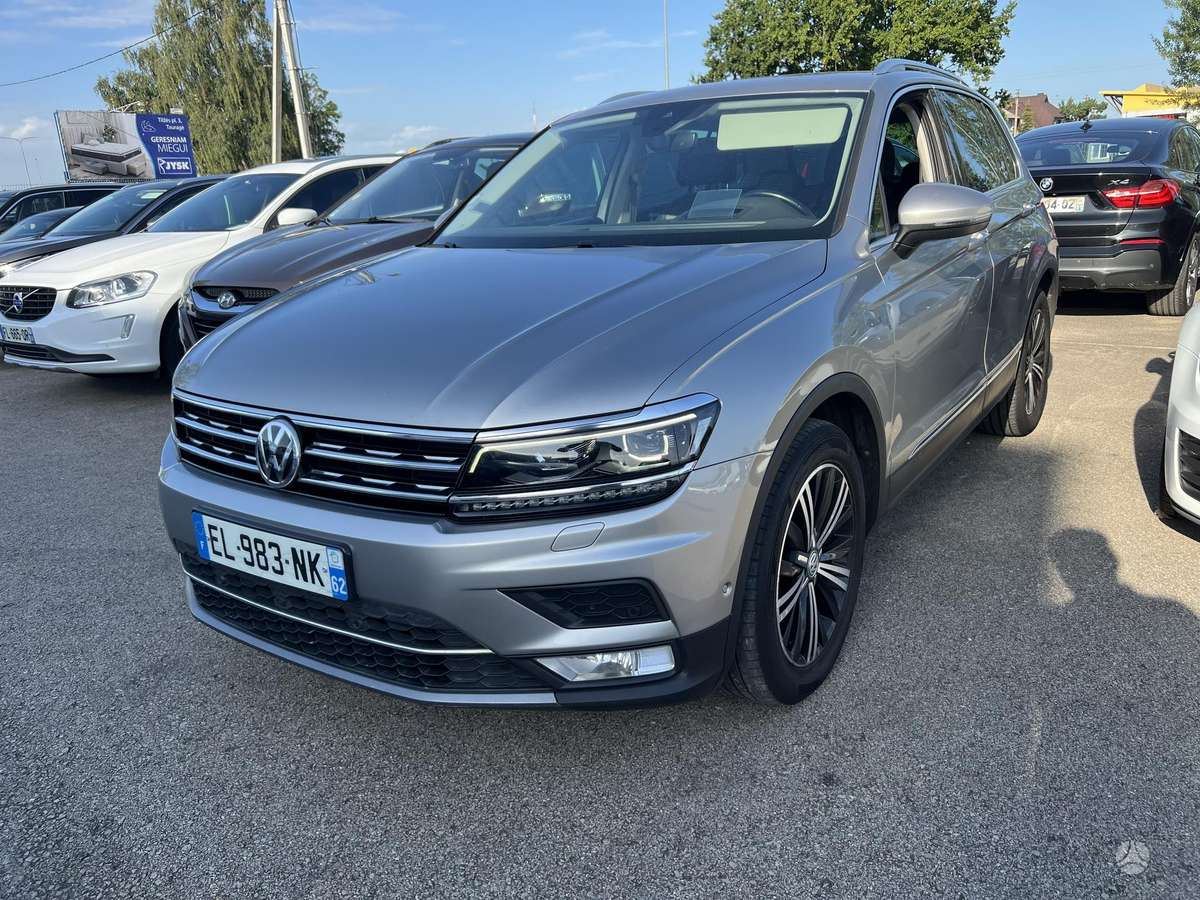 Volkswagen Tiguan - 1