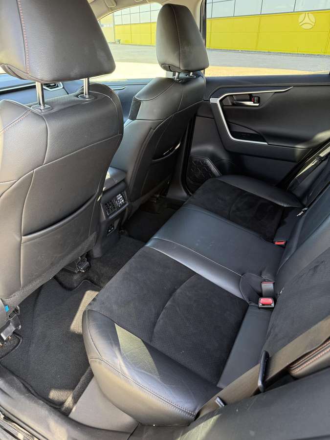 Toyota RAV4 - 9