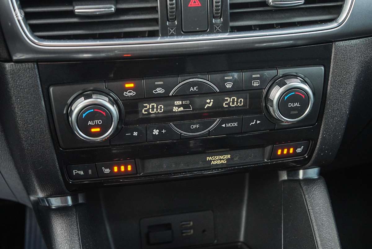 Mazda CX-5, 2.2 l., off-road / crossover