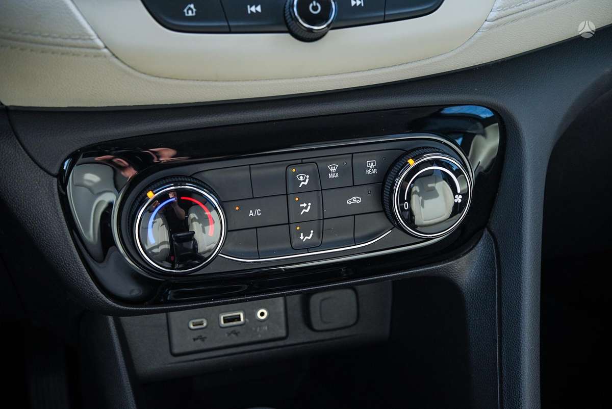 Buick Encore, 1.2 l., off-road / crossover