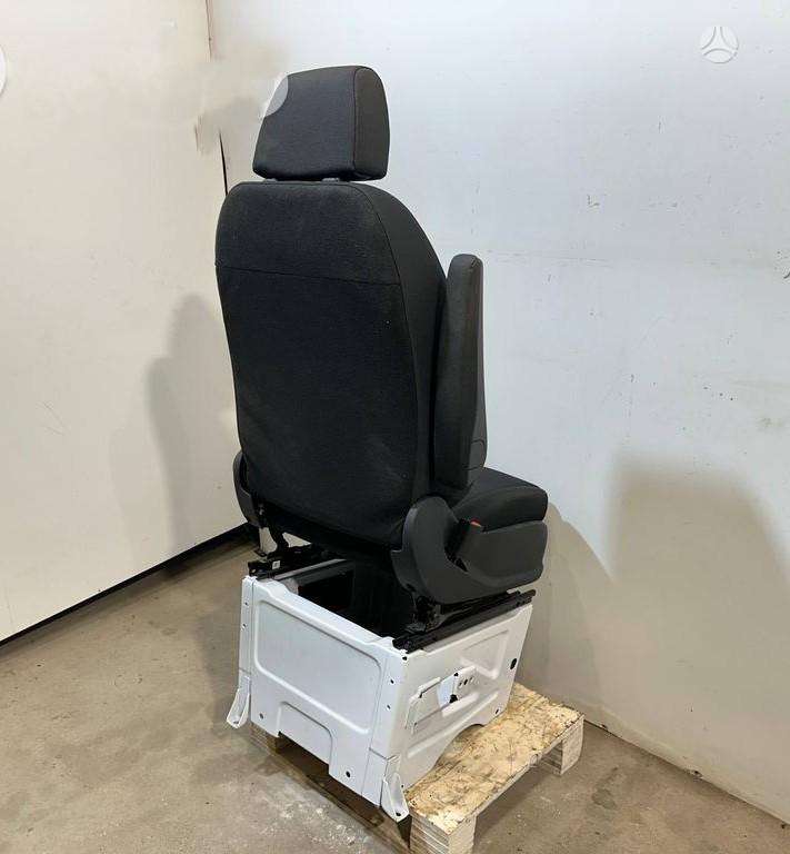 Mercedes-Benz Sprinter, 907/910, seats